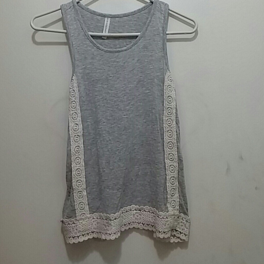 Size 7 gray embroidered trim tank top